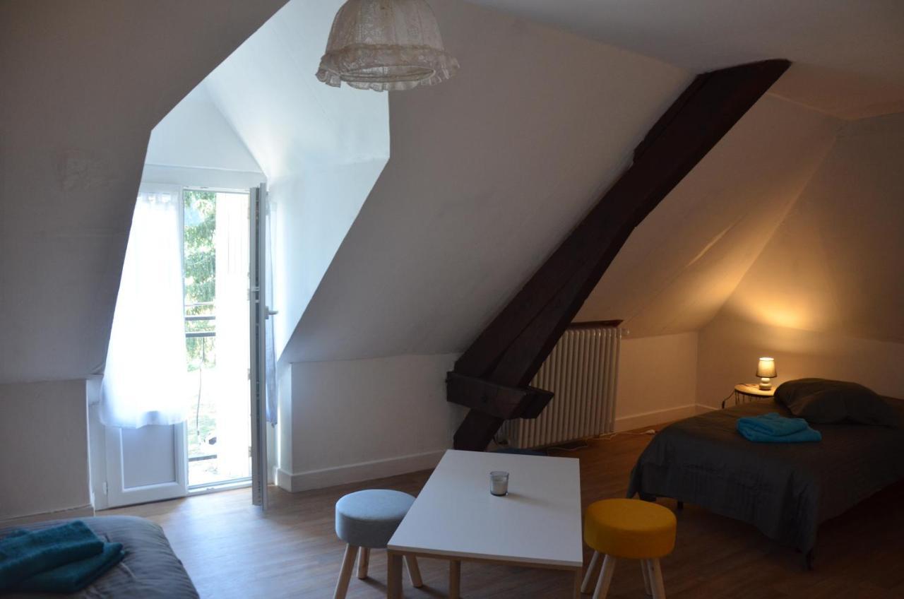 Gîte AU BORD DE L'EAU jusqu'à 8 personnes Chambon-sur-Voueize Exterior foto