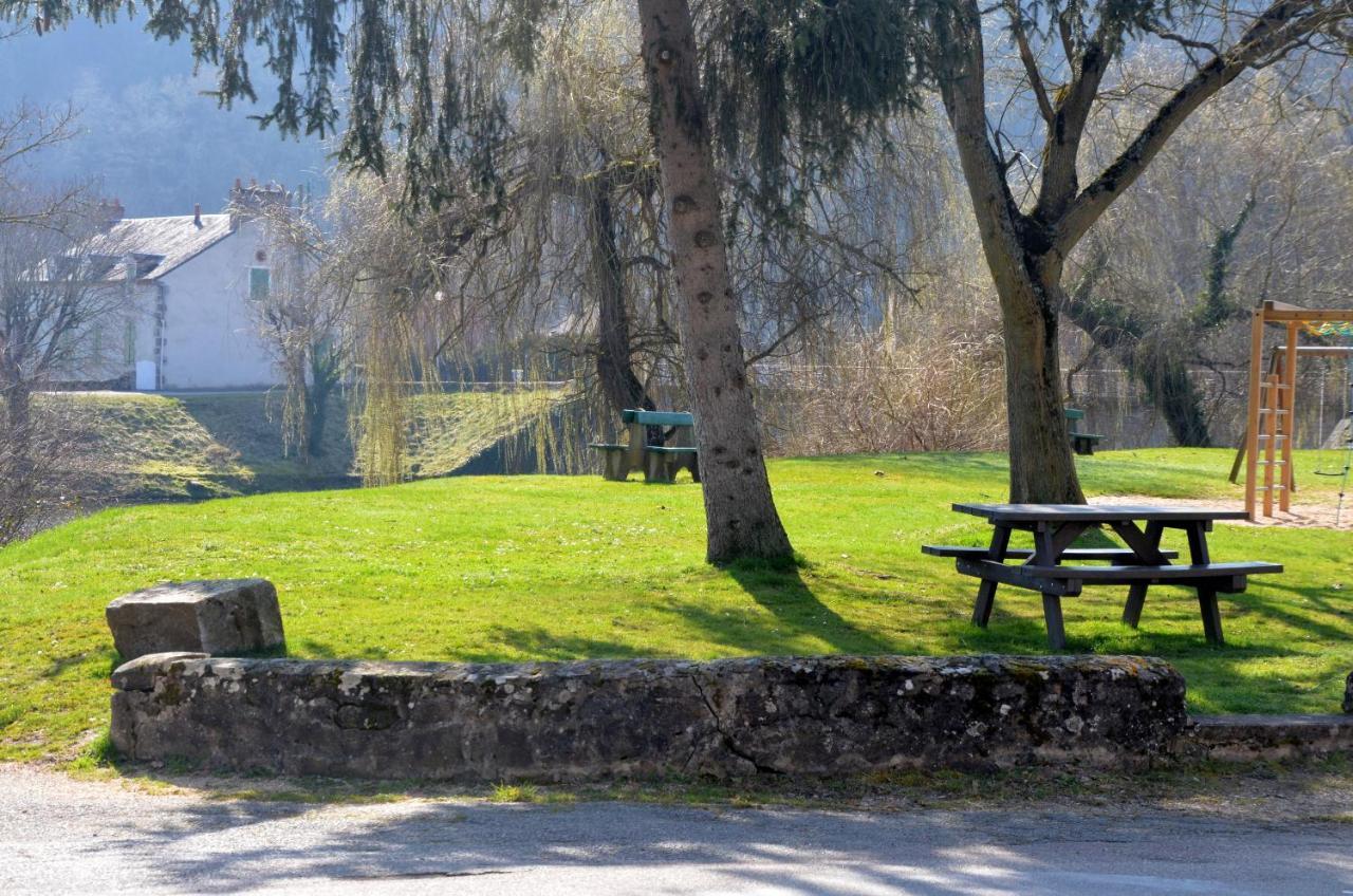 Gîte AU BORD DE L'EAU jusqu'à 8 personnes Chambon-sur-Voueize Exterior foto